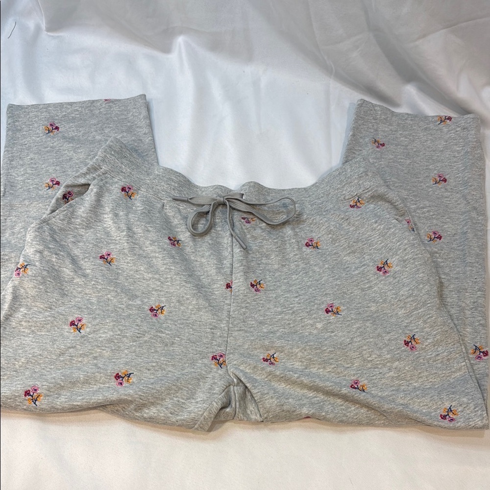 Draper James, size Large women’s Gray Lounge Pants with embroidered Floral Print
